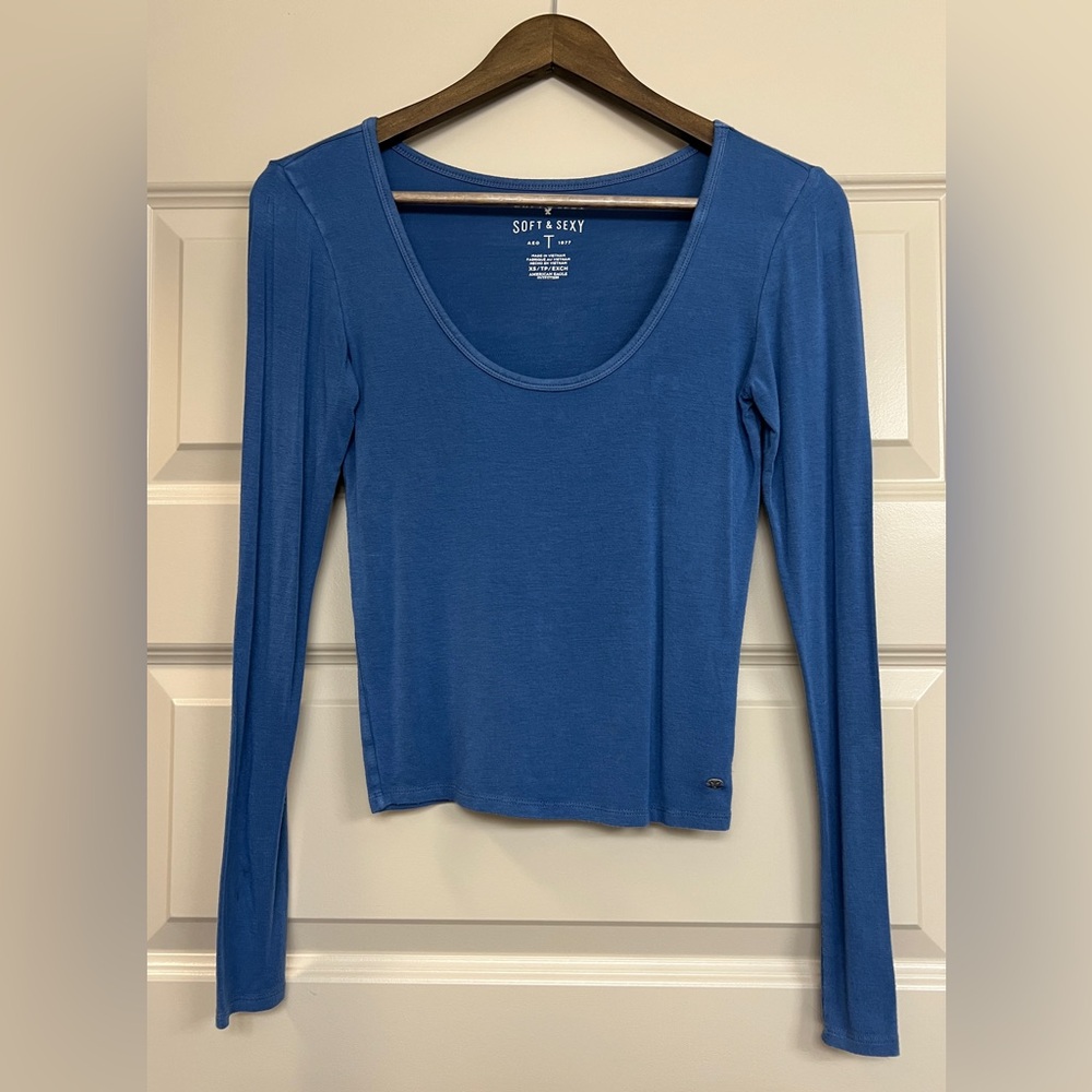 American Eagle Outfitters Women's Blue LongSleeve Top Scoop Neck VERY SOFT comfy